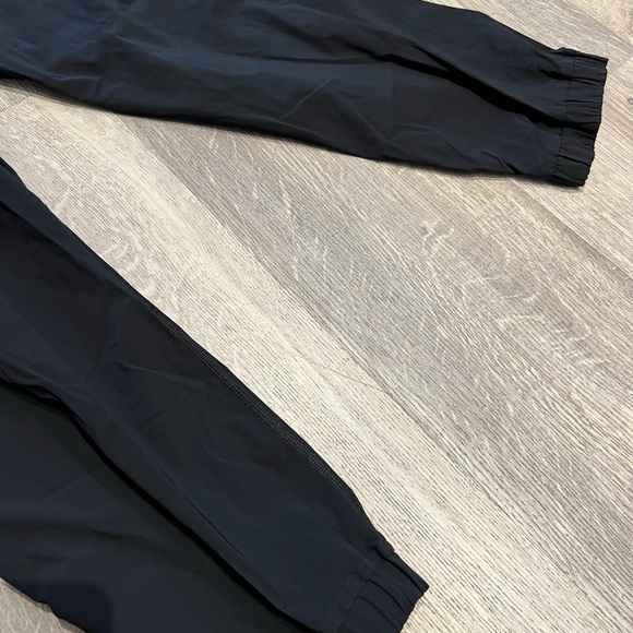 Lululemon splash pants like new - Picture 8 of 8
